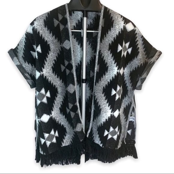 American Eagle Women XS/S Southwestern Print Wool Blend Poncho Wrap Aztec Black - Picture 1 of 12